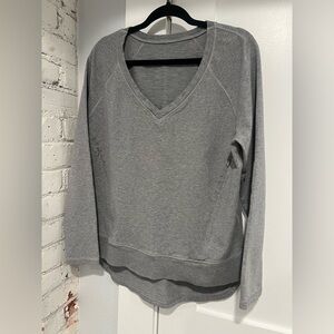 Women’s Lululemon After Asana Pullover Heathered Medium Grey, size 10